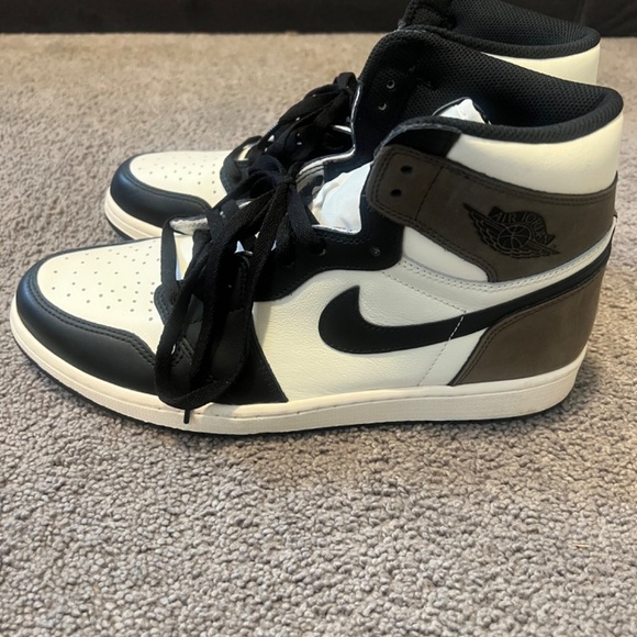 Size 12 Jordan 1 retro high dark mocha - Picture 4 of 4